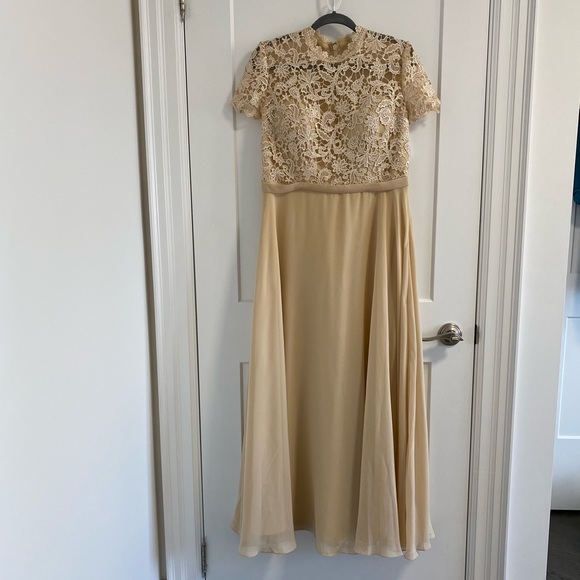 JJ's House A-Line High Neck Floor-Length Chiffon Bridesmaid Dress (BRAND NEW) - Picture 3 of 12